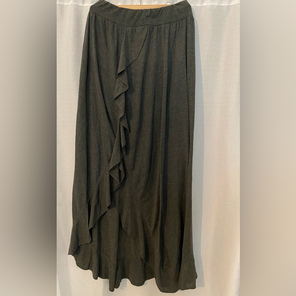 Super cute long, gray skirt!  Size Medium